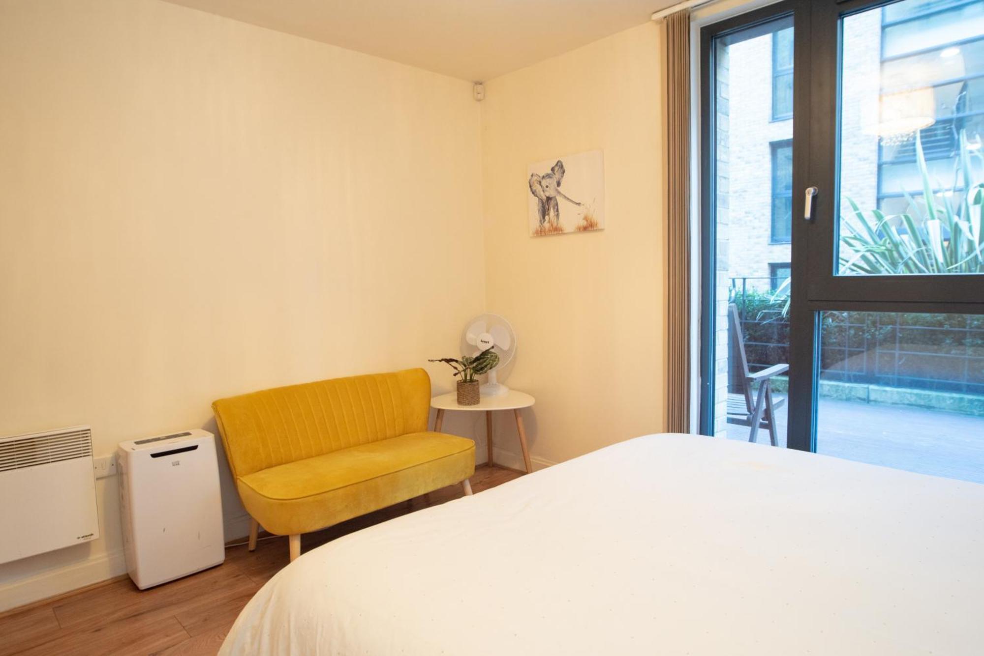 ברמינגהאם Spacious 1 Bed Apartment With Workspace, Coffee & Free Secure Parking מראה חיצוני תמונה