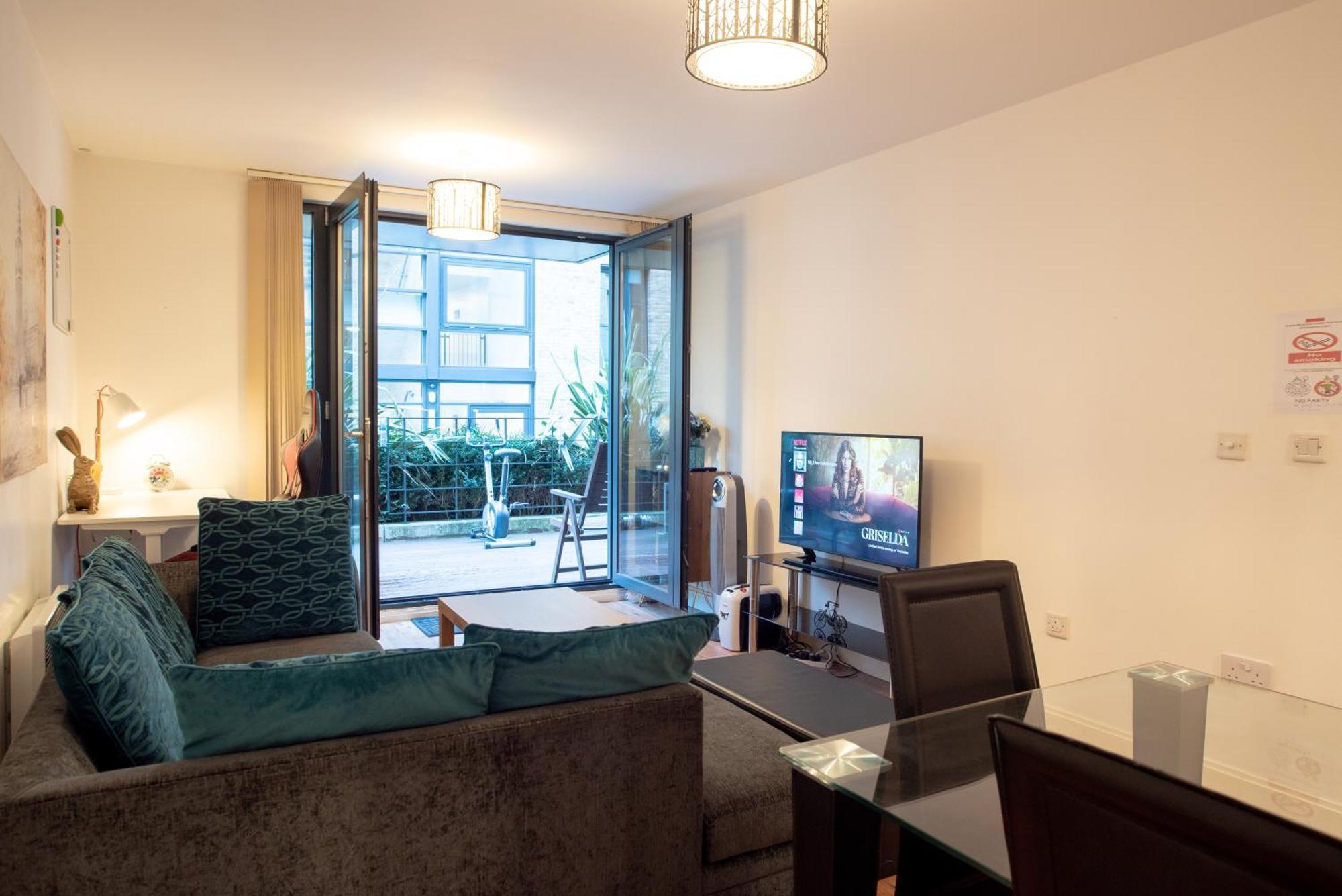 ברמינגהאם Spacious 1 Bed Apartment With Workspace, Coffee & Free Secure Parking מראה חיצוני תמונה